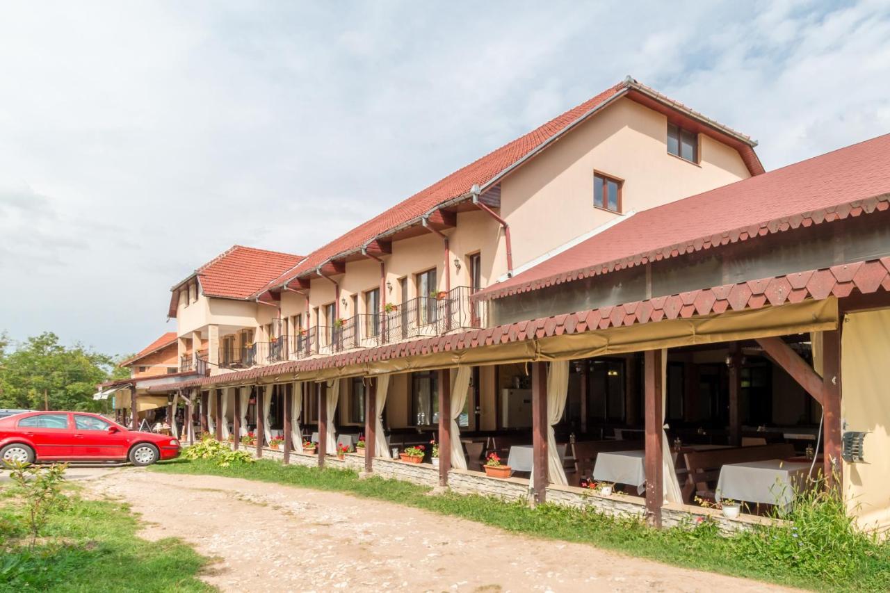 Pensiunea Popasul Ursilor Chiscau Exterior photo