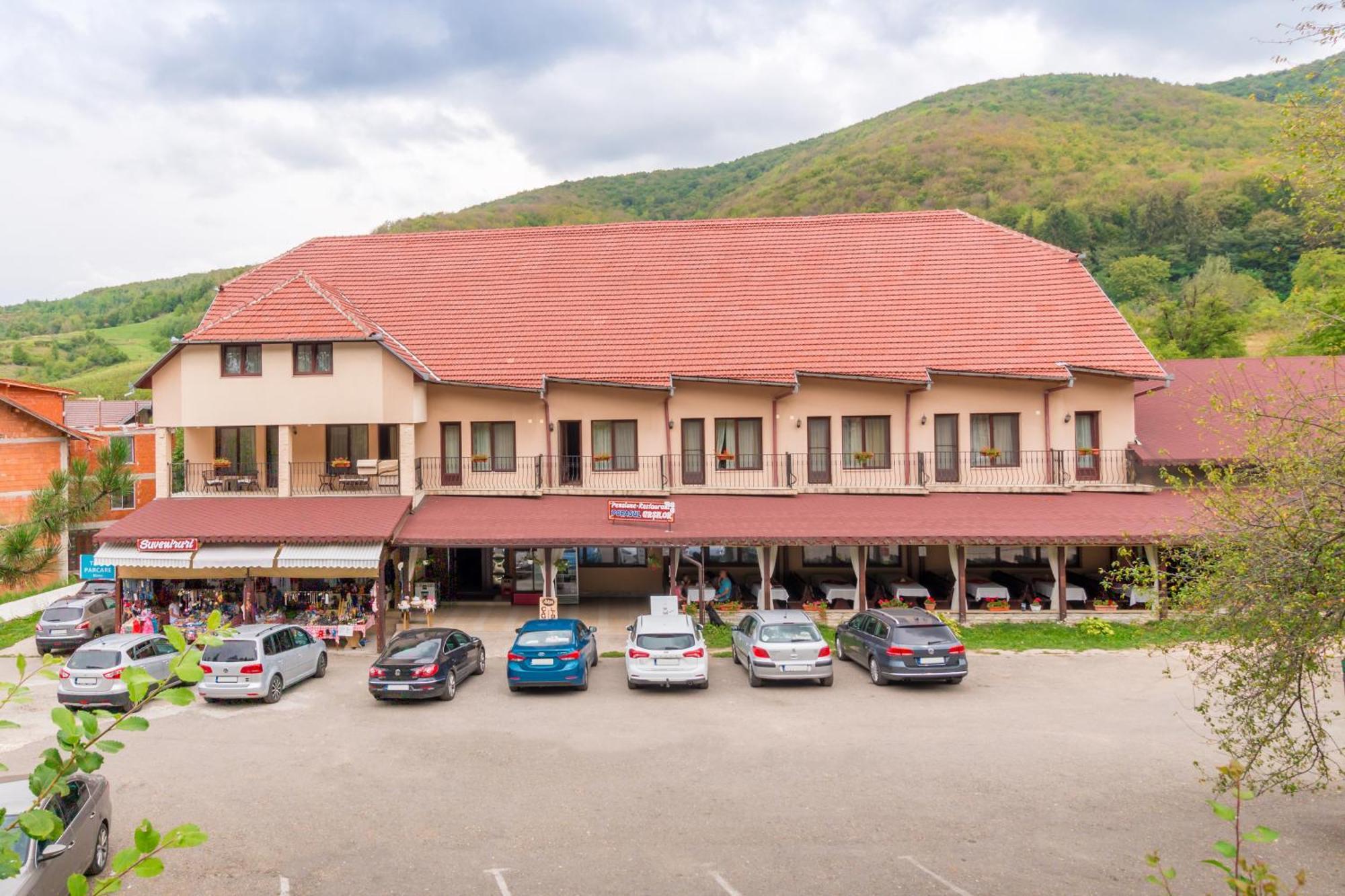 Pensiunea Popasul Ursilor Chiscau Exterior photo